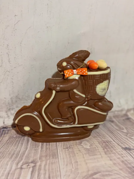 Schoggihase auf Töff